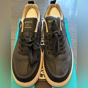 Premium sleek trainer Black in Size 8.5